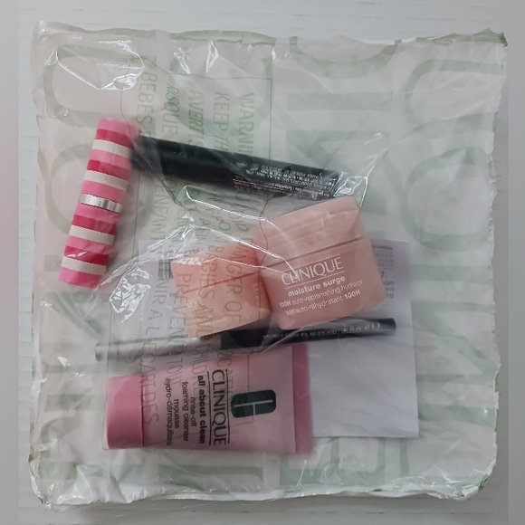 NWT Clinique - Kate Spade Hello Gorgeous Beauty Set! ❤️ - Picture 8 of 8